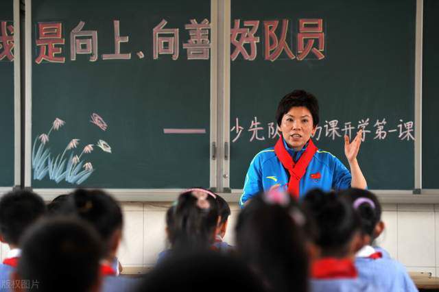 影片讲述三个年轻人在一场城市灾难中利用攀岩、跑酷技巧逃出生天的故事